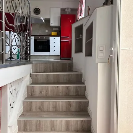 2 Pièces Rez-de-jardin Dans Maison Avec Piscine * Villeneuve-Loubet