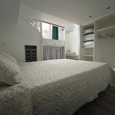 2 Pièces Rez-de-jardin Dans Maison Avec Piscine * Villeneuve-Loubet