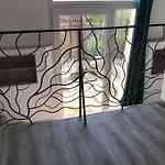 Rez-de-jardin Dans Maison Avec Piscine Апартаменты