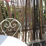 Rez-de-jardin Dans Maison Avec Piscine Апартаменты *