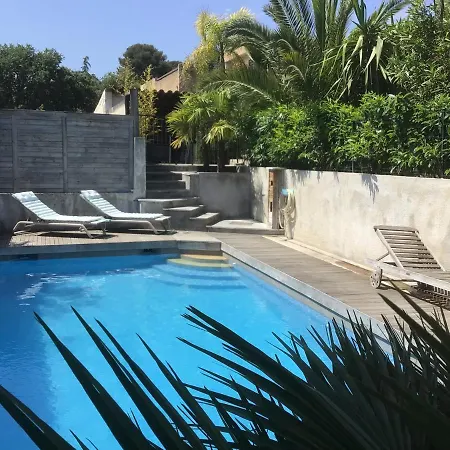 Rez-de-jardin Dans Maison Avec Piscine 아파트 *
