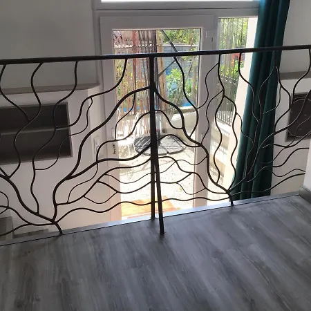 Rez-de-jardin Dans Maison Avec Piscine 아파트