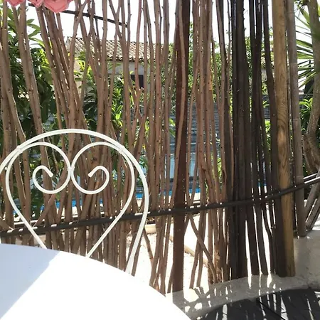 Rez-de-jardin Dans Maison Avec Piscine 아파트 *