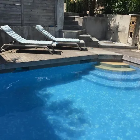 2 Pieces Rez-de-jardin Dans Maison Avec Piscine Villeneuve-Loubet