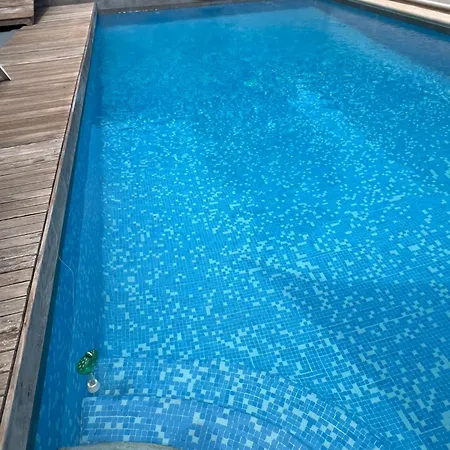 Rez-de-jardin Dans Maison Avec Piscine Villeneuve-Loubet