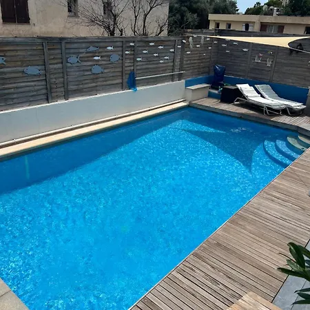 Rez-de-jardin Dans Maison Avec Piscine