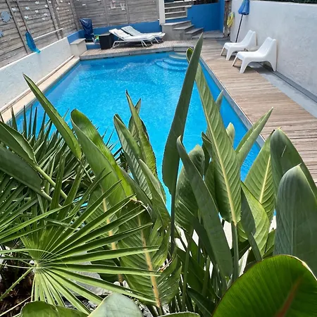 Rez-de-jardin Dans Maison Avec Piscine Appartamento