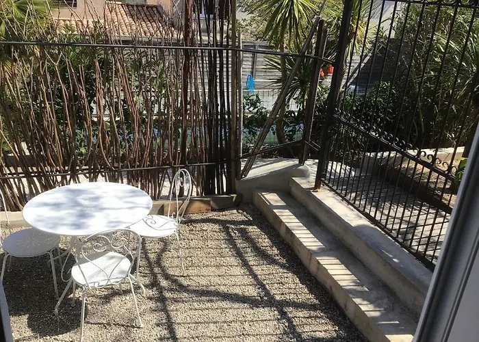 Rez-de-jardin Dans Maison Avec Piscine * Villeneuve-Loubet