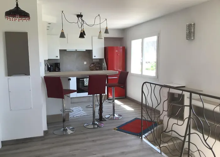 Rez-de-jardin Dans Maison Avec Piscine Apartment *