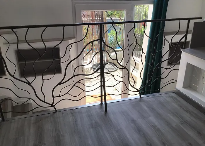 Rez-de-jardin Dans Maison Avec Piscine Apartment