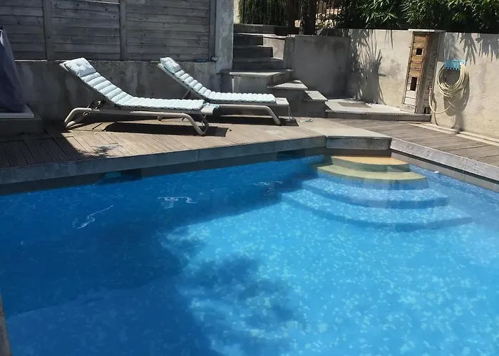 Rez-de-jardin Dans Maison Avec Piscine Villeneuve-Loubet