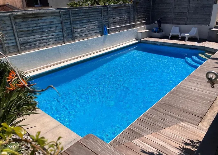 Rez-de-jardin Dans Maison Avec Piscine * Villeneuve-Loubet