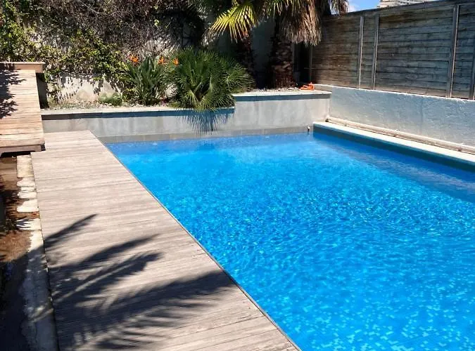 Apartment Rez-de-jardin Dans Maison Avec Piscine Villeneuve-Loubet