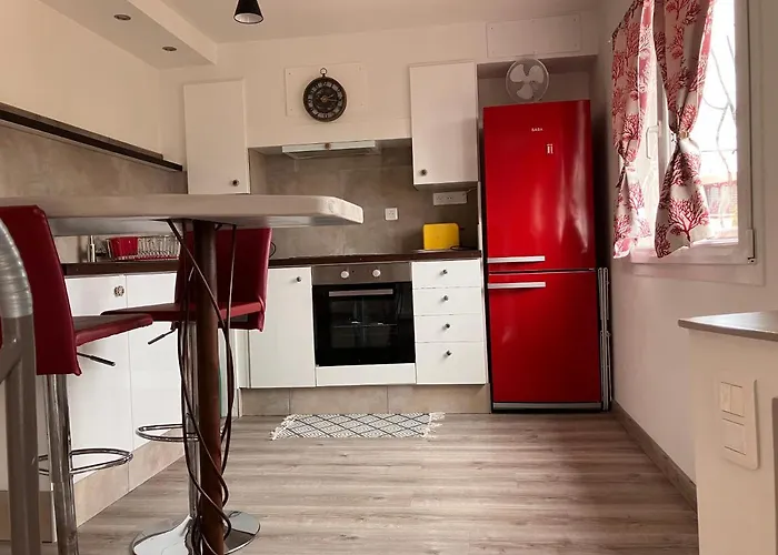 Rez-de-jardin Dans Maison Avec Piscine Apartment *