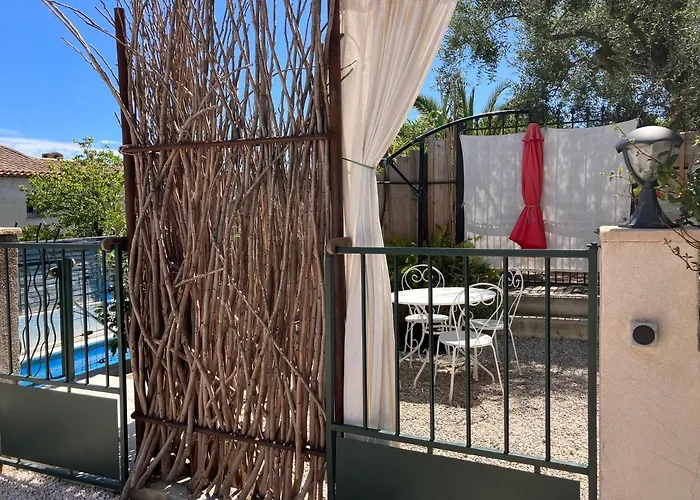 Rez-de-jardin Dans Maison Avec Piscine Apartment *