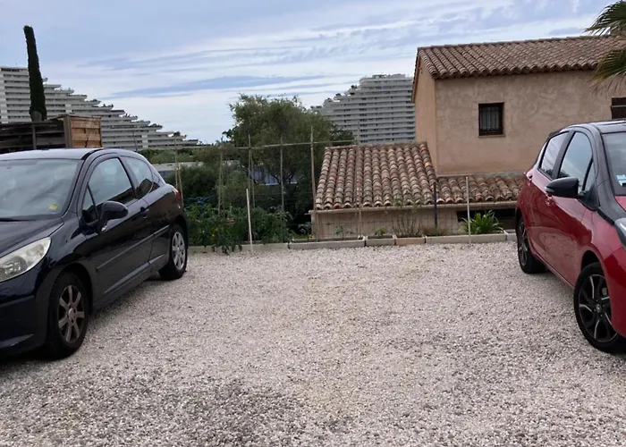 Apartment Rez-de-jardin Dans Maison Avec Piscine *