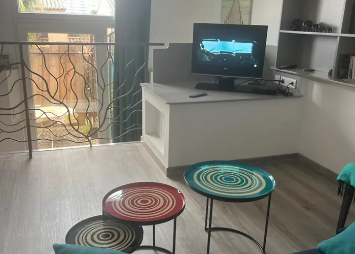 Rez-de-jardin Dans Maison Avec Piscine Apartment *