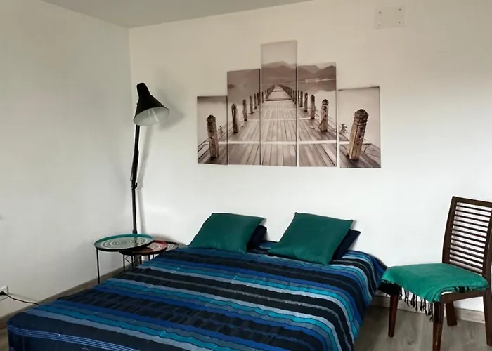 Apartment Rez-de-jardin Dans Maison Avec Piscine